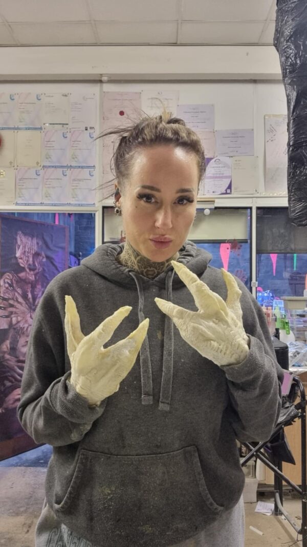 prosthetic alien gloves
